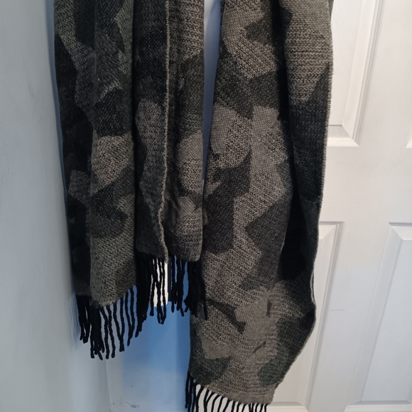 Rag Bone scarves - Picture 2 of 4